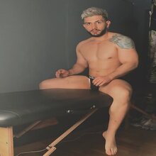 MASAJISTA CON TITULO Y CAMILLA