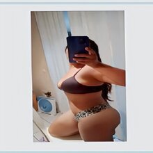 Morena latina adicta al placer