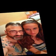 La pareja chico chica con ganas de satisfacer los deseos sexuales de un tercero