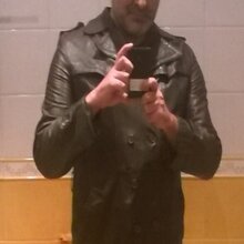 Hola, mi nombre es Jota y soy un acompañante masculino español de 47 años que vive en Madrid.