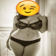 J&oacute;venes divertidas en piso discreto