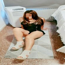 Katalina rica ardiente en la cama