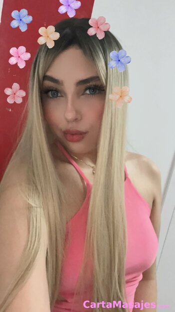 cuarta imagen miniatura: Rubia delgada , sensual masaje
