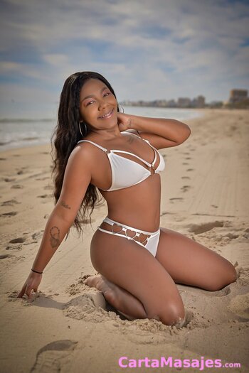 tercera imagen miniatura: hermosa latina ninf&oacute;mana