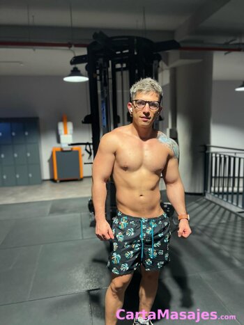 primera imagen miniatura: MASAJISTA CON TITULO Y CAMILLA