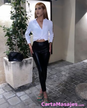 quinta imagen miniatura: Sexy cari&ntilde;osa de piel bonita muy amable con ganas de cojer ahora