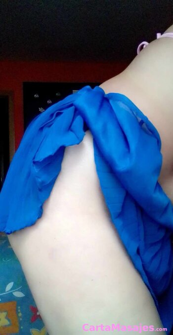 tercera imagen miniatura: Manos de sedas deslizándose por tu cuerpo.