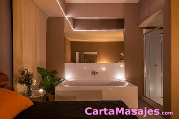 tercera imagen miniatura: EROTIC MASSAGE