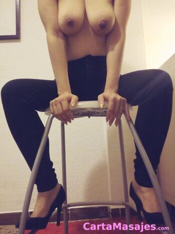 segunda imagen miniatura: Masajes y mamadas,sumisa muy obediente