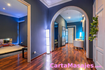 tercera imagen miniatura: LUNA MASAJES ER&Oacute;TICOS BARCELONA