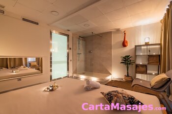 tercera imagen miniatura: Tantra Paradise Massage Barcelona