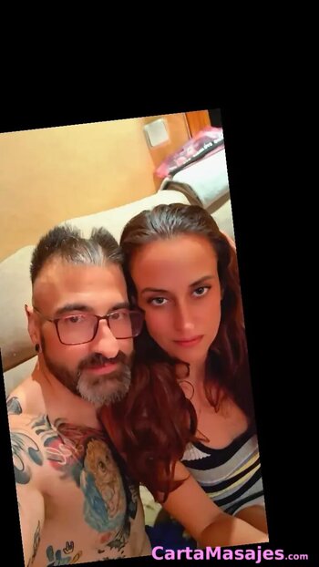 primera imagen miniatura: La pareja chico chica con ganas de satisfacer los deseos sexuales de un tercero