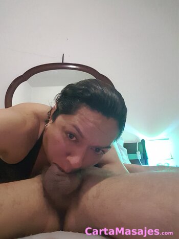 segunda imagen miniatura: Travesti latina garganta profunda