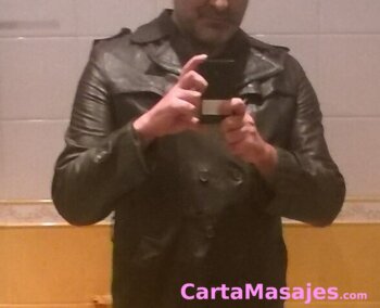 primera imagen miniatura: Hola, mi nombre es Jota y soy un acompañante masculino español de 47 años que vive en Madrid.