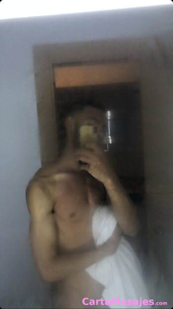 tercera imagen miniatura: Pareja modelo joven