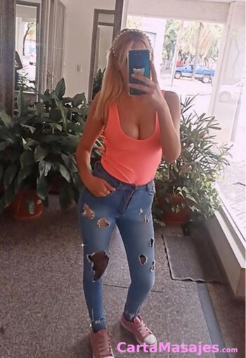 cuarta imagen miniatura: Rubia pechotes su amante perfecta