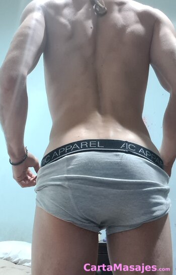 cuarta imagen miniatura: Chico joven delgado y fibrado de pelo largo y 26 años!