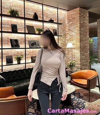 tercera imagen miniatura: Daisy 22 años , masajes para caballeros y yoga desnudo