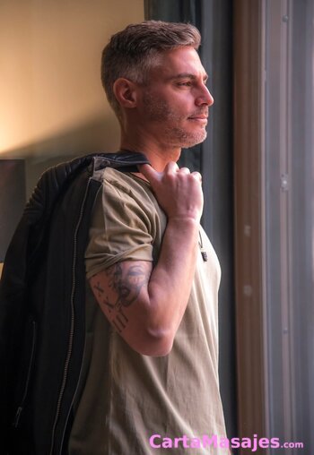 tercera imagen miniatura: Chico de compañía italiano para mujeres y parejas